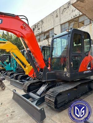 Gebruikte Doosan DX60 6Ton kleine graafmachine met zware lading en solide machine