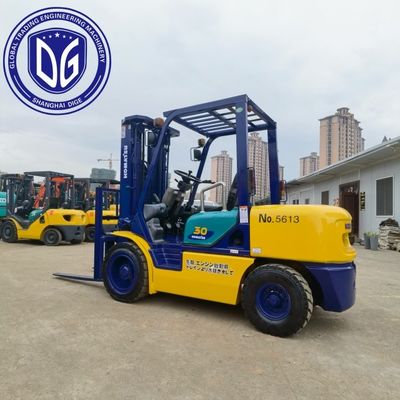 Komatsu 3 ton vorklift Maximale graafhoogte 5180 mm Maximale graafradius 5125 mm Voor het tillen van zware ladingen en operaties