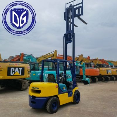 Komatsu 3 ton vorklift Maximale graafhoogte 5180 mm Maximale graafradius 5125 mm Voor het tillen van zware ladingen en operaties