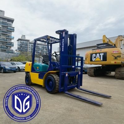 Komatsu 3 ton vorklift Maximale graafhoogte 5180 mm Maximale graafradius 5125 mm Voor het tillen van zware ladingen en operaties