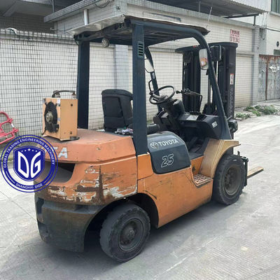 Originele Toyota 2.5t vorklift Duurzaam en in goede staat lage onderhoudskosten