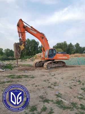 Gebruikte Doosan DX500LC 50 ton graafmachine met nauwkeurige controle over het graven