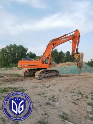 Gebruikte Doosan DX500LC 50 ton graafmachine met nauwkeurige controle over het graven