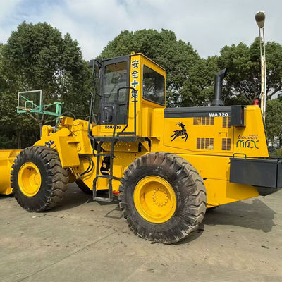 Japanse merkladder Komatsu WA320 Gebruikte ladder voor Komatsu-bouwmachines